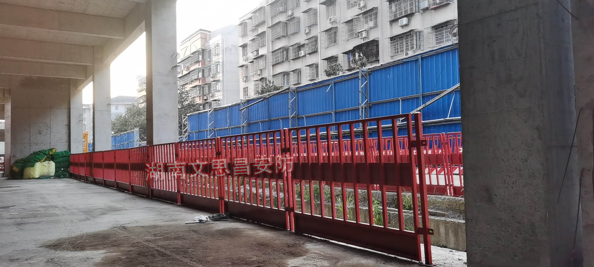湖南文思昌制管有限公司,臨邊防護(hù)欄,建筑安防設(shè)施廠家,安全體驗(yàn)館,VR虛擬體驗(yàn)館,施工電梯門,VR體驗(yàn)館,鋼筋加工棚,卸料平臺,施工電梯安全門,